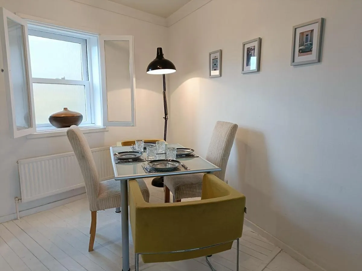 Tatil Evi 2 Bed Functional House Close To Manor Park Train Station Londra
