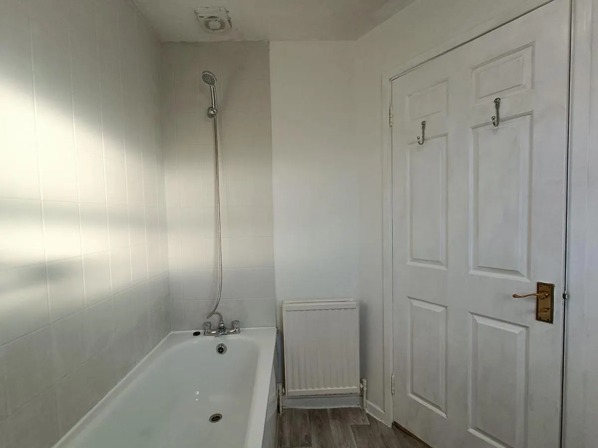 Tatil Evi 2 Bed Functional House Close To Manor Park Train Station Londra