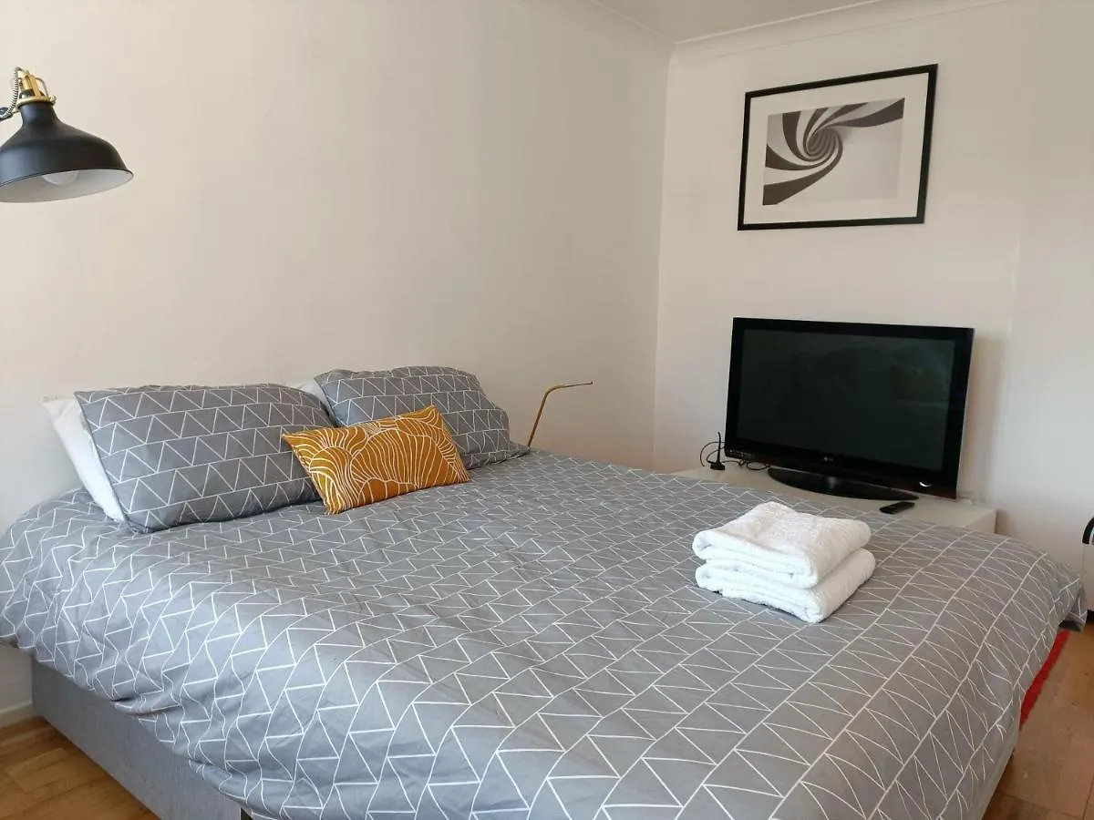 2 Bed Functional House Close To Manor Park Train Station Londra 0*,  Birleşik Krallık
