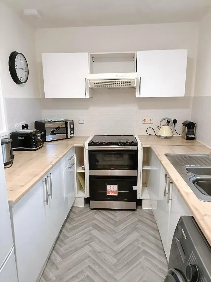 2 Bed Functional House Close To Manor Park Train Station Londra 0*,  Birleşik Krallık