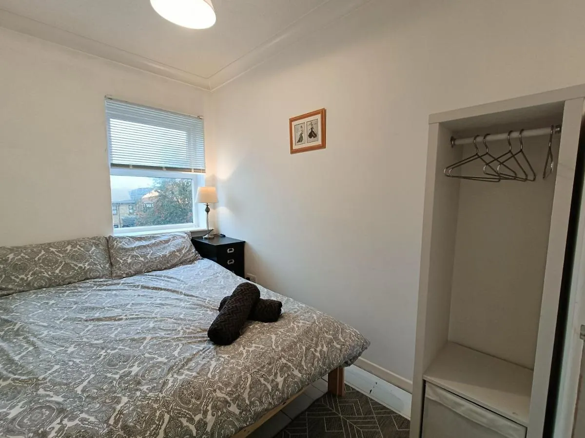 2 Bed Functional House Close To Manor Park Train Station London 0*,