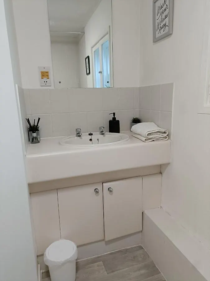 2 Bed Functional House Close To Manor Park Train Station London